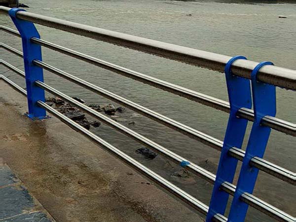 河道不銹鋼護(hù)欄案例